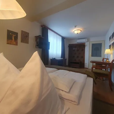 Csiszarhegyi Vadaszhaz *