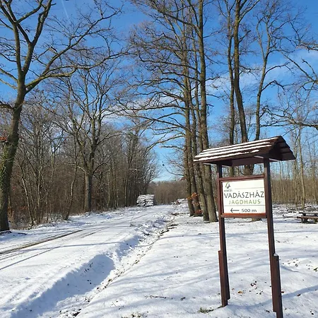 Csiszarhegyi Vadaszhaz Bed & Breakfast *