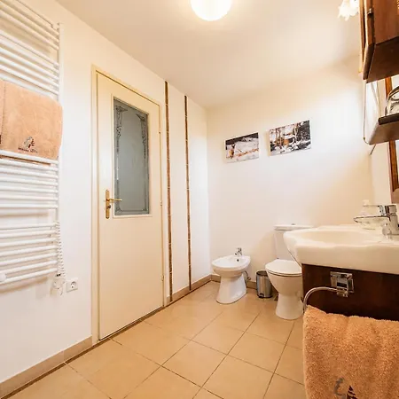 Csiszarhegyi Vadaszhaz Bed & Breakfast *
