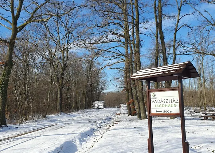 Csiszarhegyi Vadaszhaz Bed and Breakfast *